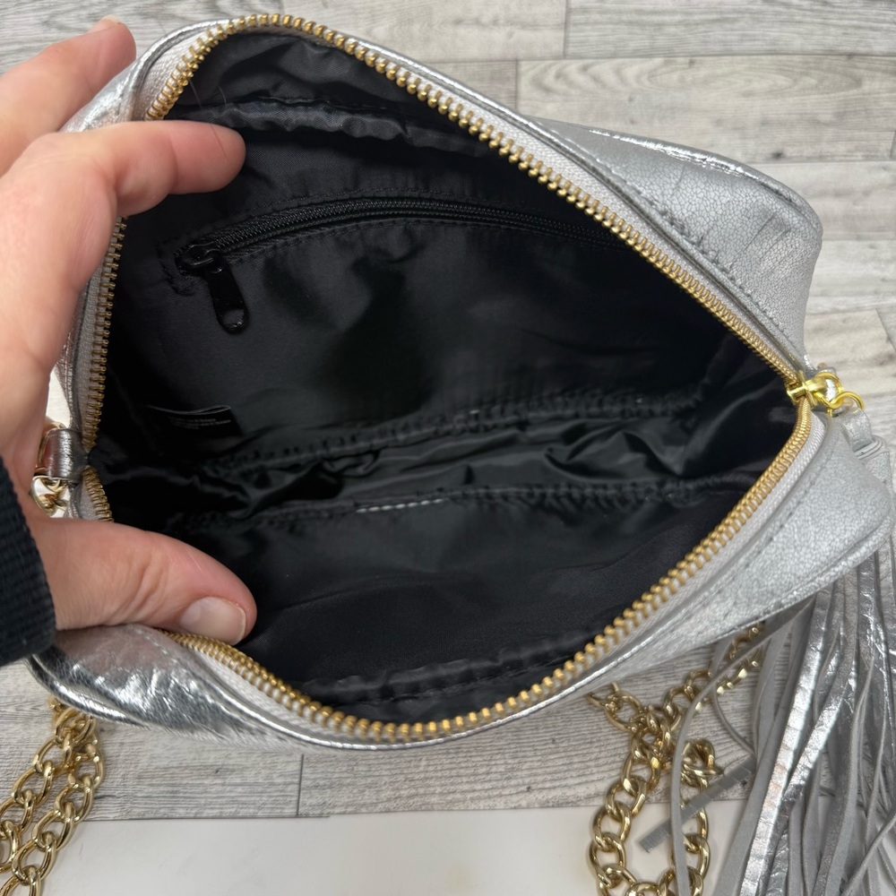 NWT- Victoria’s Secret Silver Snake Skin Crossbody Bag with Tassel & Gold Chain - Picture 3 of 10